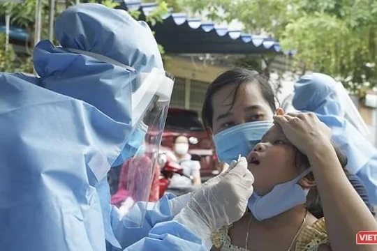 Ông Nguyễn Văn Trịnh bị kỷ luật vì đã lợi dụng vị trí công tác can thiệp, tác động các đơn vị, cá nhân có trách nhiệm tại Bộ Y tế để Công ty Việt Á được cấp số đăng ký lưu hành kit xét nghiệm Covid-19 trái quy định pháp luật. Ảnh minh hoạ.