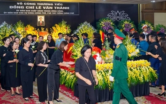 Người dân Hải Phòng xúc động tiễn biệt Phó Thủ tướng Lê Văn Thành