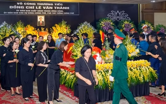 Người dân Hải Phòng xúc động tiễn biệt Phó Thủ tướng Lê Văn Thành