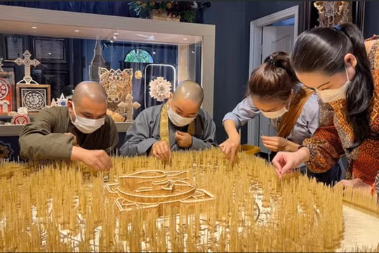 Sản phẩm tạo hình bằng tăm tre được các nghệ nhân dày công chuẩn bị. Ảnh: BOARC - Art of Bamboo