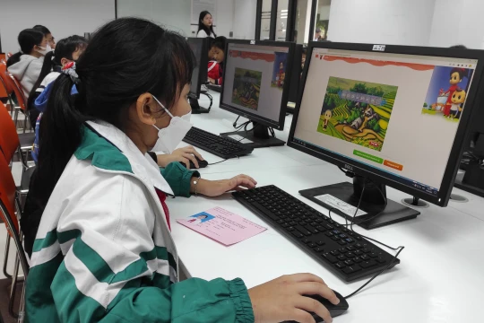 Trạng Nguyên Tiếng Việt giúp các em tham gia học được học về kiến thức cơ bản cũng như nâng cao về môn học Tiếng Việt.