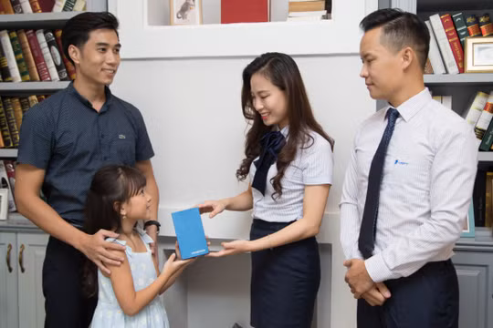 VinaPhone Plus là chương trình chăm sóc khách hàng dành cho tất cả thuê bao VinaPhone cũng như khách hàng sử dụng Internet VNPT, truyền hình MyTV.