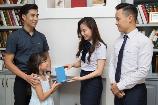 VinaPhone Plus là chương trình chăm sóc khách hàng dành cho tất cả thuê bao VinaPhone cũng như khách hàng sử dụng Internet VNPT, truyền hình MyTV.