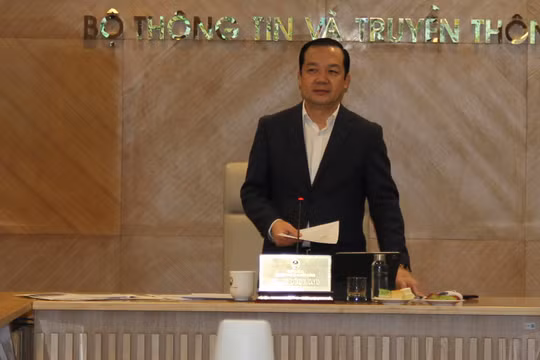 Thứ trưởng Phạm Đức Long cho rằng nếu không nâng cao quyết tâm triển khai chương trình IPv6 Quốc gia này thì có nguy cơ tụt hạng về chuyển đổi số, chậm trễ phát triển chính phủ số, kinh tế số, xã hội số.