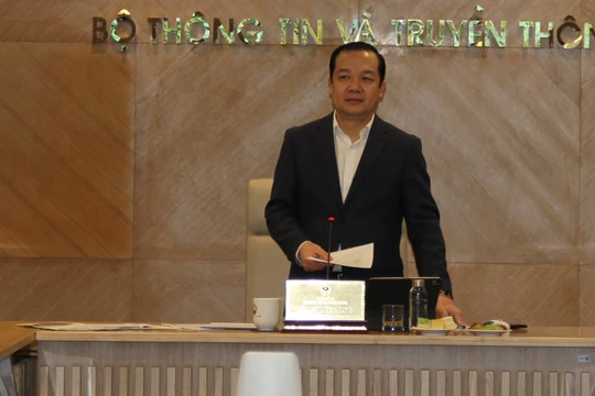 Thứ trưởng Phạm Đức Long cho rằng nếu không nâng cao quyết tâm triển khai chương trình IPv6 Quốc gia này thì có nguy cơ tụt hạng về chuyển đổi số, chậm trễ phát triển chính phủ số, kinh tế số, xã hội số.