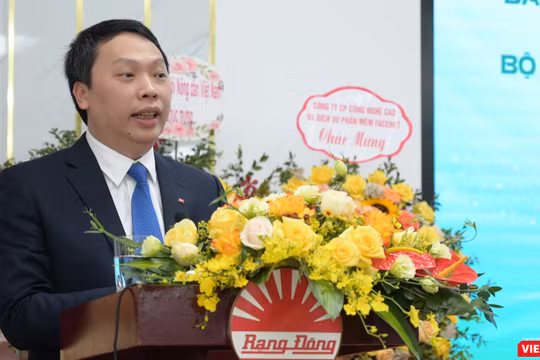 Thứ trưởng Nguyễn Huy Dũng kỳ vọng Rạng Đông sẽ sớm trở thành một mô hình đầu tiên, điển hình về nhà máy thực - số trong sản xuất công nghiệp của Việt Nam.