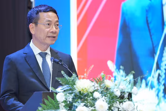 Chính phủ tạo ra môi trường sống, làm việc online, tạo ra niềm tin trong nền kinh tế số - theo quan điểm của Bộ trưởng Nguyễn Mạnh Hùng.