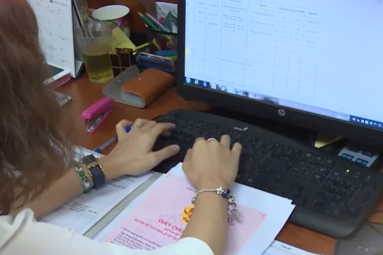 Từ ngày 20/5 tới, người dân có thể ngồi nhà làm thủ tục xin cấp sổ đỏ trực tuyến thay vì đến các văn phòng đăng ký đất đai trực tiếp xếp hàng.