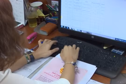 Từ ngày 20/5 tới, người dân có thể ngồi nhà làm thủ tục xin cấp sổ đỏ trực tuyến thay vì đến các văn phòng đăng ký đất đai trực tiếp xếp hàng.