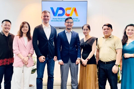 Đại diện Trung tâm đào tạo CRC, VDCA cùng đại diện 1C Việt Nam.