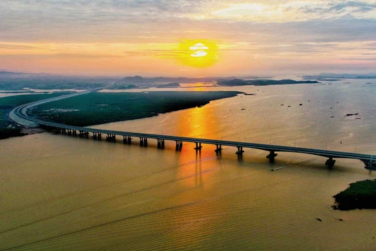 Nhiều ý kiến phản hồi rằng xây dựng cao tốc Cần Thơ – Cà Mau trên cao là một giải pháp không thể bỏ qua và cần được nghiên cứu kỹ. Ảnh minh hoạ.