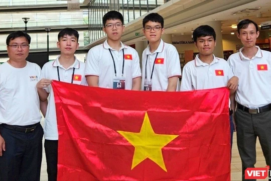 Bốn học sinh Việt Nam dự thi Olympic Tin học quốc tế 2023. Ảnh: Bộ GD&ĐT