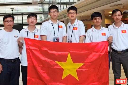 Bốn học sinh Việt Nam dự thi Olympic Tin học quốc tế 2023. Ảnh: Bộ GD&ĐT