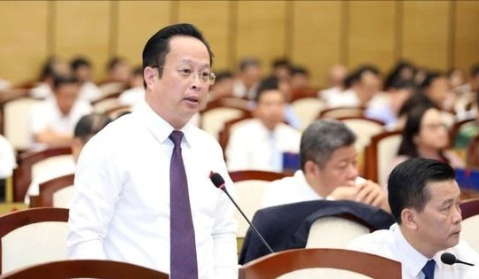 Giám đốc Sở Giáo dục và Đào tạo Hà Nội Trần Thế Cương tại Kỳ họp HĐND thành phố ngày 5/7. 