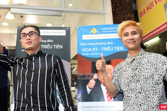 Khách hàng tỏ ra hào hứng với kiểu đầu mới