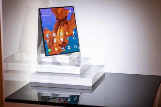 Huawei Mate X. Ảnh: PCWorld