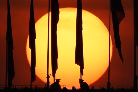 Các nhà khoa học Trung Quốc hy vọng cơ sở nghiên cứu mới sẽ giúp họ có thêm bước tiến mới trong lĩnh vực khai thác sức mạnh của mặt trời. Ảnh: EPA