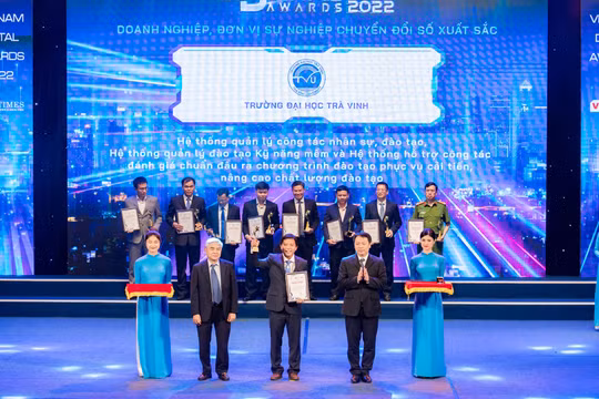 Đại học Trà Vinh được vinh danh tại Vietnam Digital Awards 2022