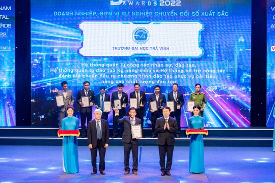 Đại học Trà Vinh được vinh danh tại Vietnam Digital Awards 2022