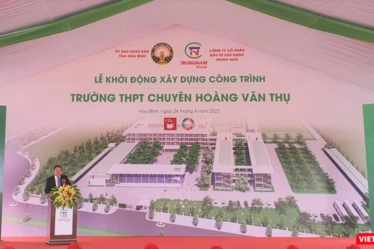 Ông Nguyễn Tâm Tiến - Tổng giám đốc Trungnam Group phát biểu tại Lễ khởi động xây dựng công trình Trường THPT chuyên Hoàng Văn Thụ tại tỉnh Hoà Bình