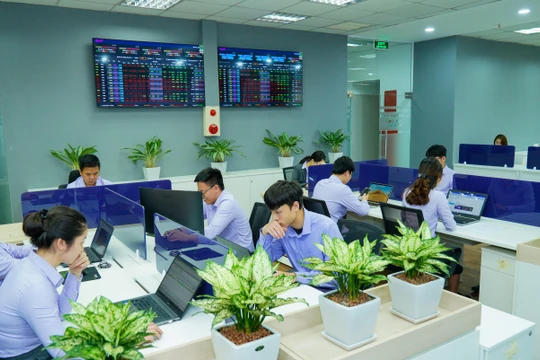EVS: VN-Index đã tạo đáy trung hạn, có thể lấy lại mốc 1.400 điểm nửa cuối năm 2022