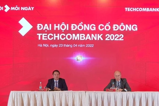 Chủ tịch Techcombank Hồ Hùng Anh làm chủ toạ tại ĐHĐCĐ thường niên năm 2022 (Ảnh: P.D)