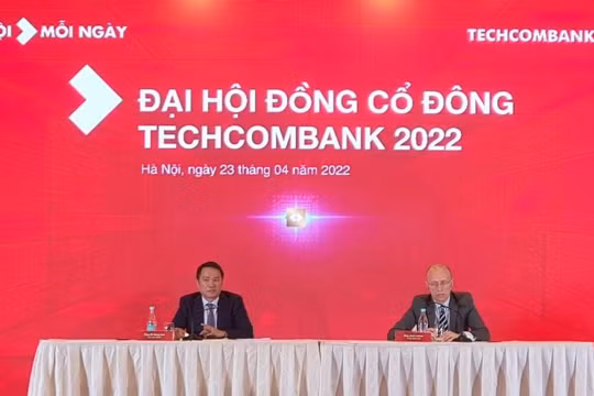 Chủ tịch Techcombank Hồ Hùng Anh làm chủ toạ tại ĐHĐCĐ thường niên năm 2022 (Ảnh: P.D)