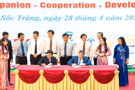 Lễ ký kết biên bản ghi nhớ giữa Trungnam Group và UBND tỉnh Sóc Trăng diễn ra trong khuôn khổ Hội nghị Xúc tiến đầu tư tỉnh Sóc Trăng năm 2022