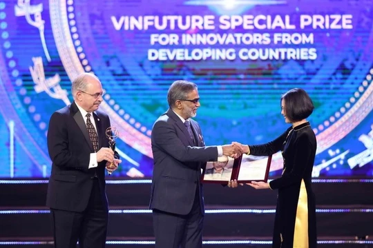 Lễ Trao giải VinFuture 2022, được tổ chức tại Nhà hát lớn Hà Nội, Việt Nam và được phát sóng trực tiếp trên toàn cầu.