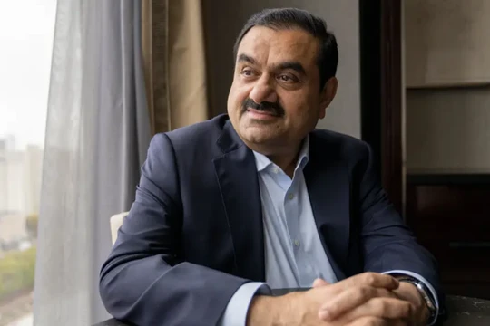 Tỷ phú giàu nhất Châu Á Gautam Adani đặt cược vào năng lượng xanh (Ảnh: The New York Times)