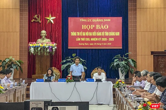 Ông Lê Văn Dũng - Phó Bí thư thường trực Tỉnh ủy Quảng Nam phát biểu tại buổi Họp báo thông tin về Đại hội Đảng bộ tỉnh Quảng Nam lần thứ XXII, nhiệm kỳ 2020-2025 diễn ra chiều 29/9