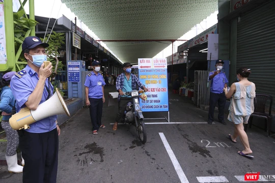 Đà Nẵng tiếp tục áp dụng giãn cách người dân đến chợ đi chợ bằng phiếu