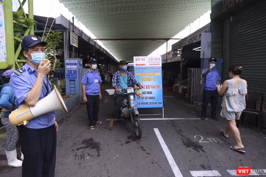 Đà Nẵng tiếp tục áp dụng giãn cách người dân đến chợ đi chợ bằng phiếu