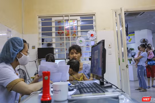 Bệnh nhân đến thăm khám tại Bệnh viện Phụ sản - Nhi TP Đà Nẵng 