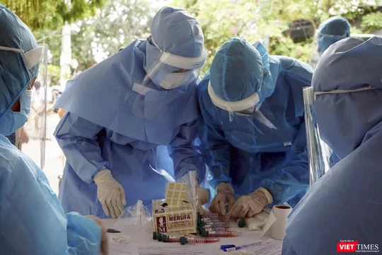 Các cơ sở khám bệnh, chữa bệnh căn cứ hướng dẫn của Bộ Y tế thực hiện xét nghiệm theo một hoặc kết hợp nhiều phương pháp. Ảnh minh họa.