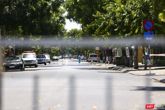 Tuyến đường Quang Trung đoạn từ Nguyễn Thị Minh Khai đến Đống Đa tĩnh lặng trong ngày đầu phong tỏa dịch COVID-19