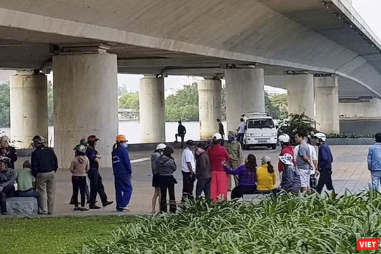 Khu vực chân cầu Trần Thị Lý (quận Ngũ Hành Sơn, Đà Nẵng), nơi người dân địa phương phát hiện va li chưa thi thể phụ nữ bị chặt khúc