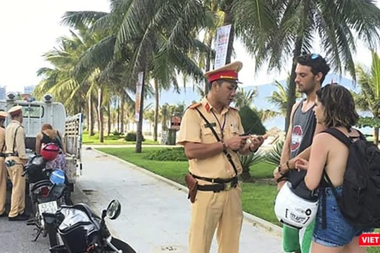 Lực lượng cảnh sát giao thông đang làm nhiệm vụ