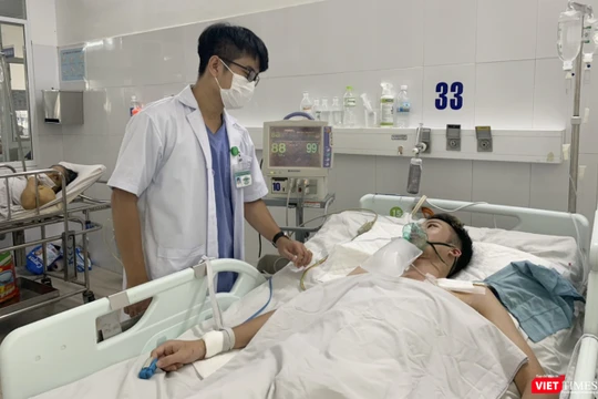 Bệnh nhân Phạm Mạnh Q. (28 tuổi, trú tại Hà Nội) khi đang điều trị tại Bệnh viện Đà Nẵng