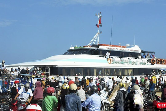 Từ ngày 9/3, Quảng Ngãi tạm dừng cấp phép cho du khách ra vào đảo Lý Sơn 