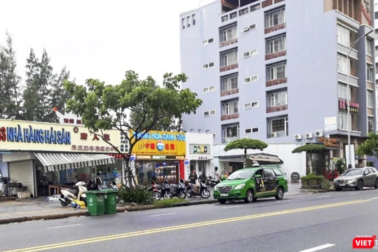 Vệt đất ven biển tại khu vực Sân bay Nước Mặn (quận Ngũ Hành Sơn, Đà Nẵng) được các doanh nghiệp Trung Quốc xây dựng nhà hàng, khách sạn.
