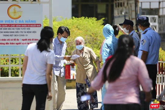 Bânhj nhân điều trị tại Bệnh C Đà Nẵng xuất viện sau lệnh dỡ bỏ phong tỏa đối với bệnh viện này