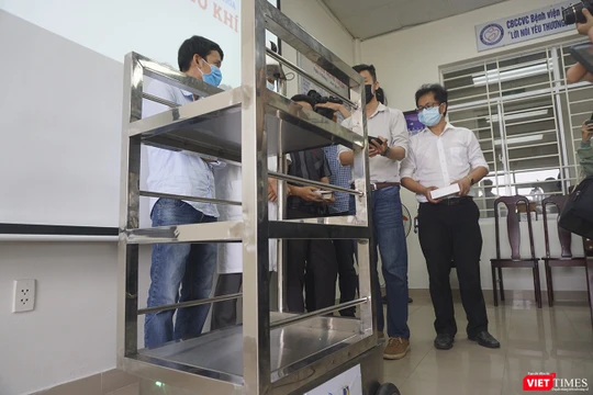Robot “BK-AntiCovid” do ĐH Bách khoa Đà Nẵng chế tạo phục vụ công tác điều trị bệnh nhân mắc COVID-19 tại Bệnh viện Phụ sản - Nhi Đà Nẵng