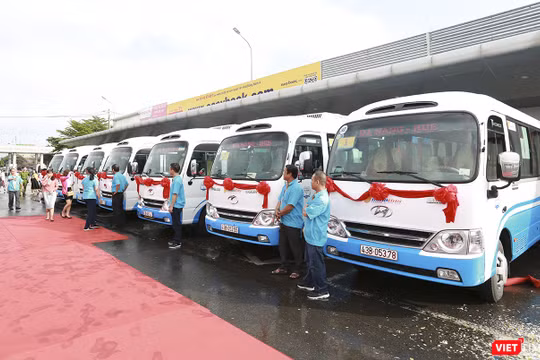 Sáng 1/1/2020, Sở GTVT TP Đà Nẵng chính thức đưa tuyến xe buýt Đà Nẵng - Huế vào phục vụ