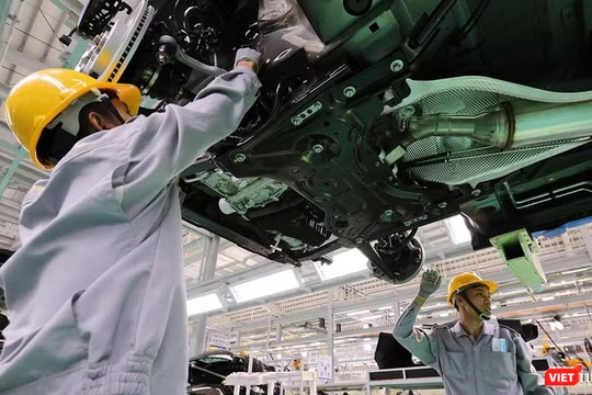 Công nhân nhà máy sản xuất xe ô tô Thaco tại Quảng Nam
