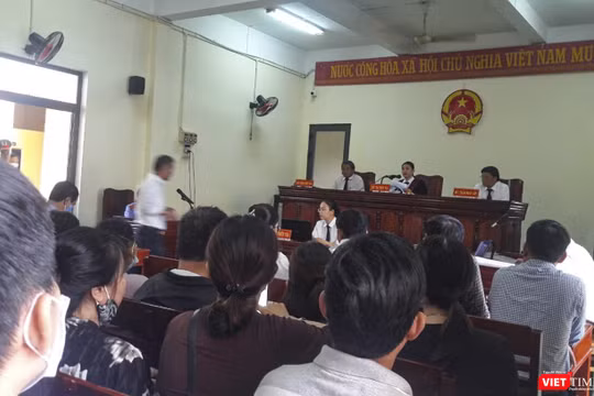 Các bên tranh tụng tại phiên tòa xét xử sơ thẩm yêu cầu chủ đầu tư thực hiện cam kết theo nội dung làm việc với Công an tỉnh và hợp đồng đã ký giữa Hoàng Nhất Nam và Bách Đạt An