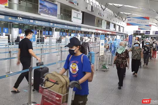 Du khách mắc kẹt tại Đà Nẵng do dịch COVID-19 được bố trí máy bay rời Đà Nẵng trở về quê.