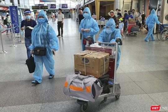 Hành khách nhập cảnh tại Sân bay Đà Nẵng