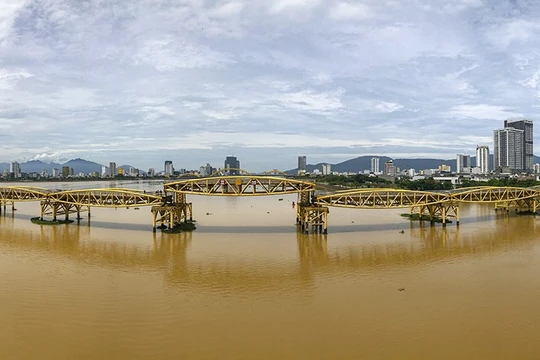 Một góc TP Đà Nẵng nhìn từ sông Hàn 