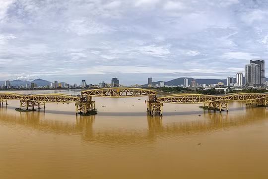 Một góc TP Đà Nẵng nhìn từ sông Hàn 